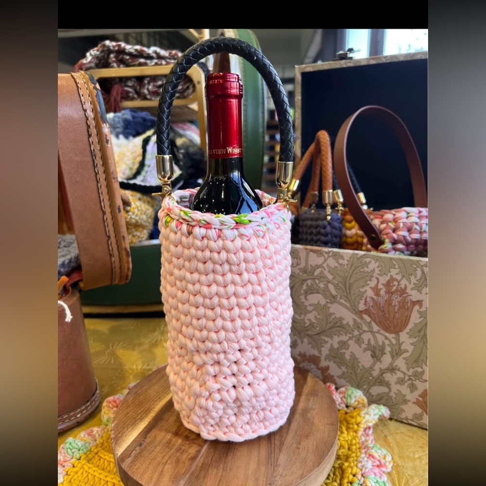 Wine bottle holder